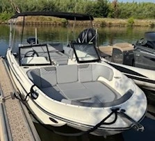 Louer Bateau à moteur avec ou sans skipper Bayliner à Hyères