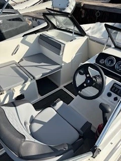 Location Bateau à moteur Bayliner avec permis