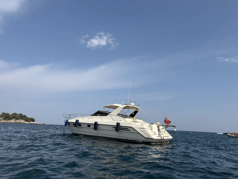 Location bateau Princess 46 à Antibes sur Samboat