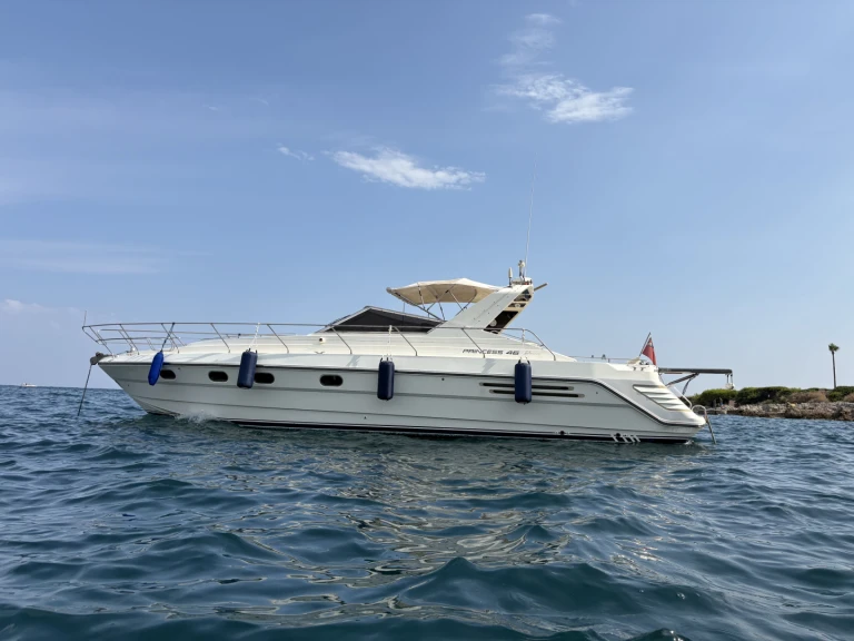 Louer Yacht avec ou sans skipper Princess à Antibes