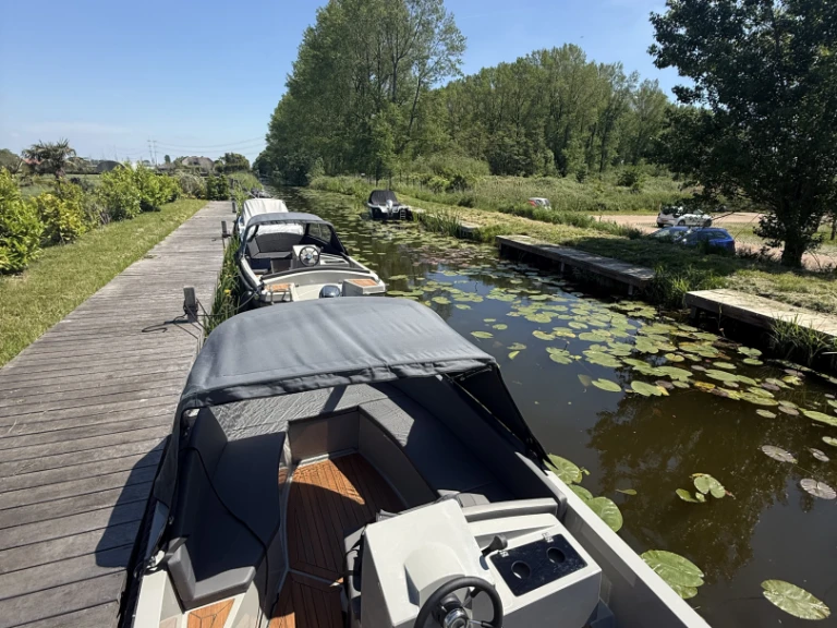 Louer Bateau à moteur avec ou sans skipper Aqua24 à Oud Ade
