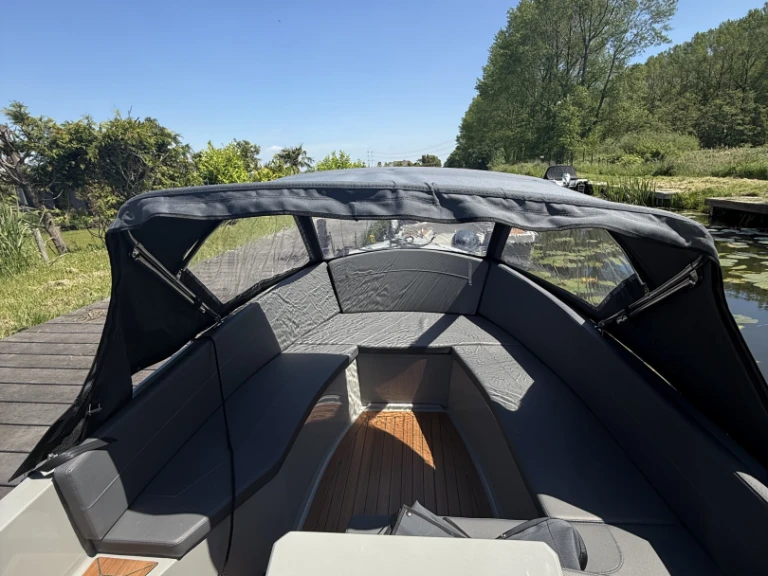 Location Bateau à moteur Aqua24 avec permis