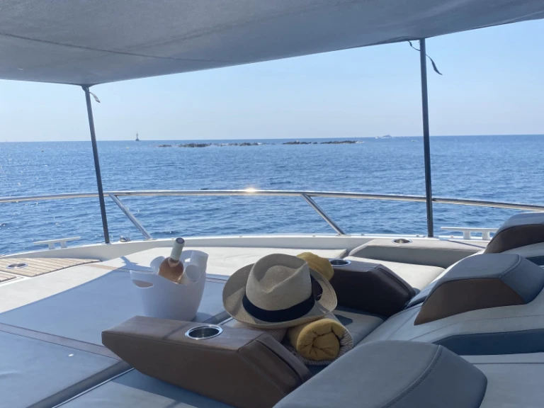 Bateau à moteur à louer à Mandelieu-la-Napoule au meilleur prix