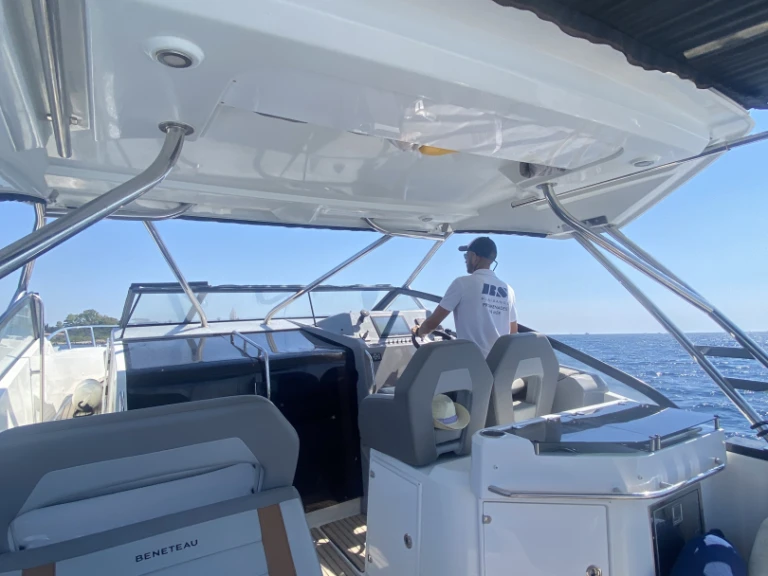 Louer Bateau à moteur avec ou sans skipper Bénéteau à Mandelieu-la-Napoule