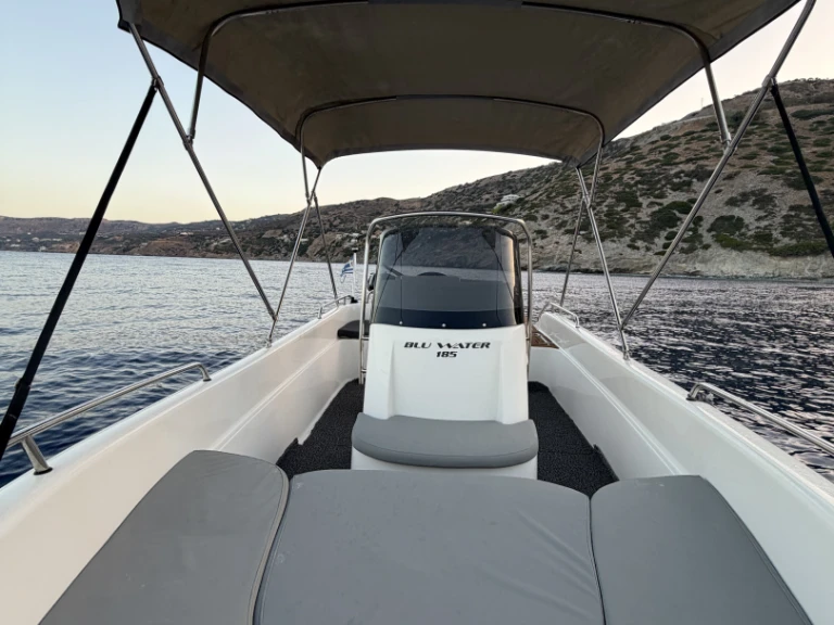 Bateau à moteur à louer à Pantánassa au meilleur prix