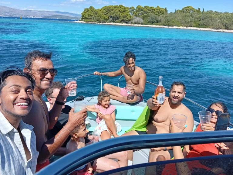 Location Bateau à moteur Jeanneau avec permis