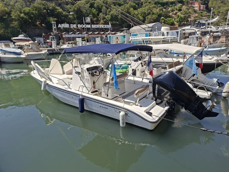 Location Bateau à moteur à Port de la Rague - Boston Whaler Boston Whaler 220 Dauntless