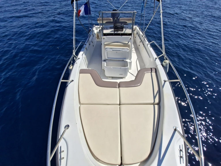 Louer Bateau à moteur avec ou sans skipper Boston Whaler à Port de la Rague