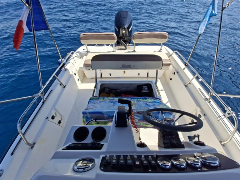 Location Bateau à moteur Boston Whaler avec permis