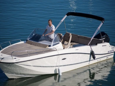 Quicksilver Activ 755 Sundeck de alquiler a Marseille