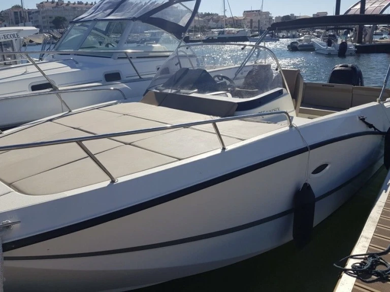 Louez un Quicksilver Activ 755 Sundeck à Marseille