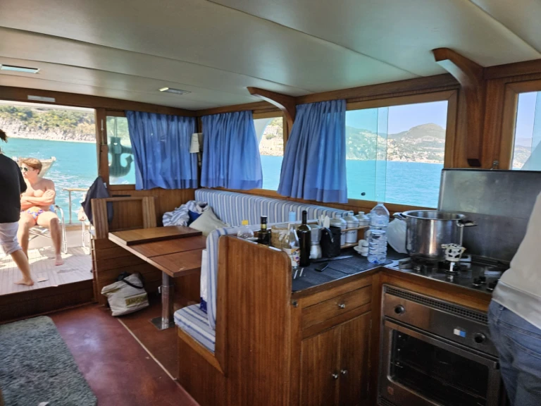 Louer Bateau à moteur avec ou sans skipper Gulet à Salerne