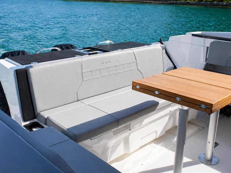 Location Bateau à moteur Karnic avec permis