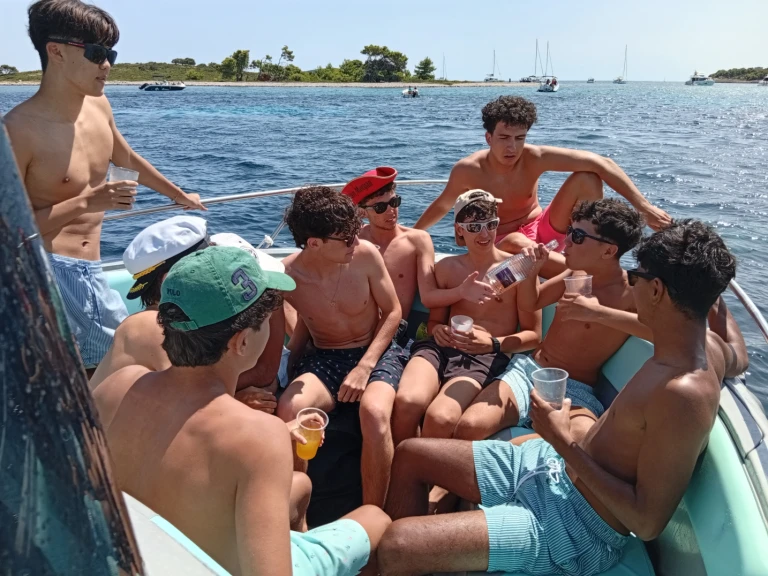 Bateau à moteur à louer à Split au meilleur prix