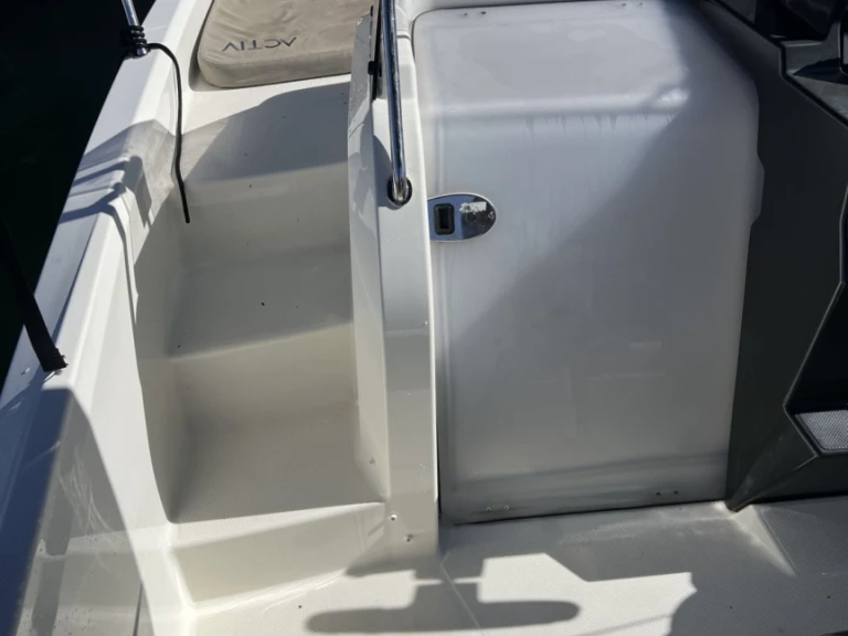 Location bateau Marseille pas cher Activ 675 Sundeck