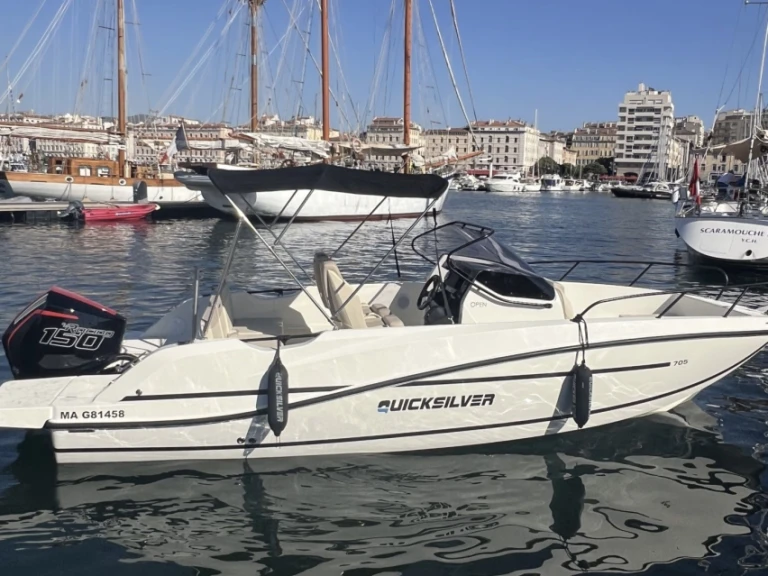 Louer Bateau à moteur avec ou sans skipper Quicksilver à Marseille
