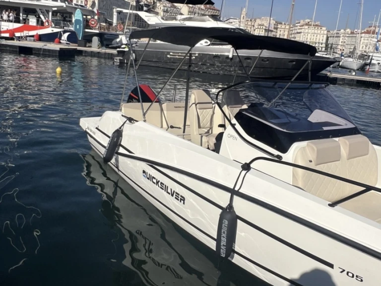 Location bateau Marseille pas cher Quicksilver 705 Cruiser