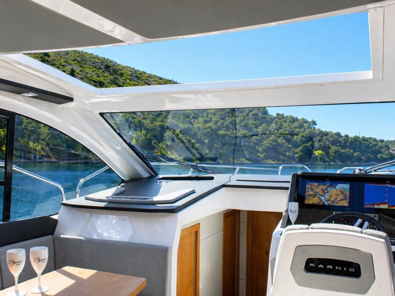 Louer Bateau à moteur avec ou sans skipper Karnic à Sibenik