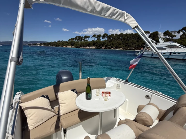 Location Bateau à moteur Jeanneau avec permis