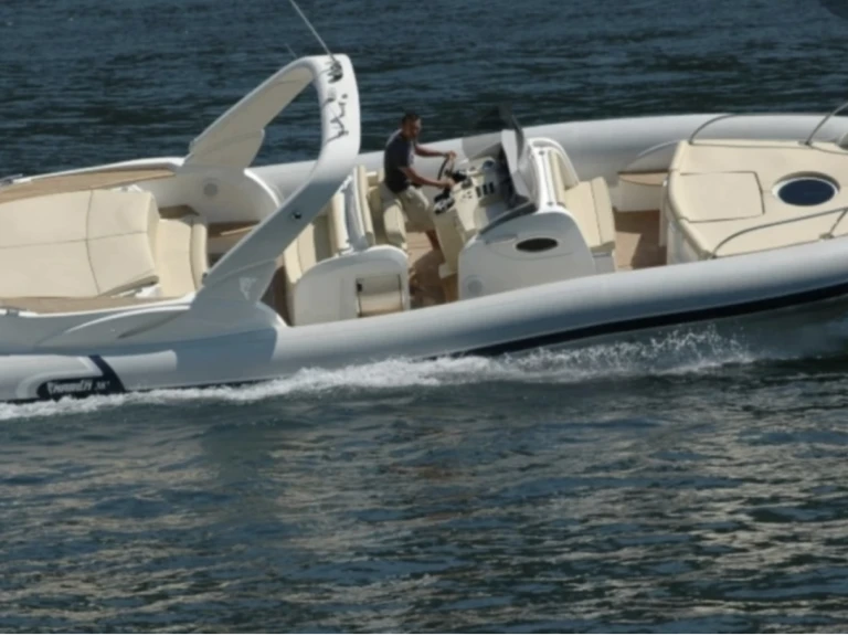Semi-rigide à louer à Porto Rotondo au meilleur prix