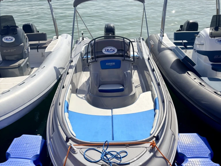 Location Bateau à moteur Ranieri avec permis