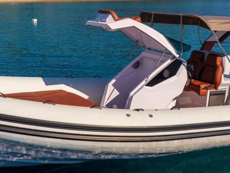 Semi-rigide à louer à Skiathos au meilleur prix
