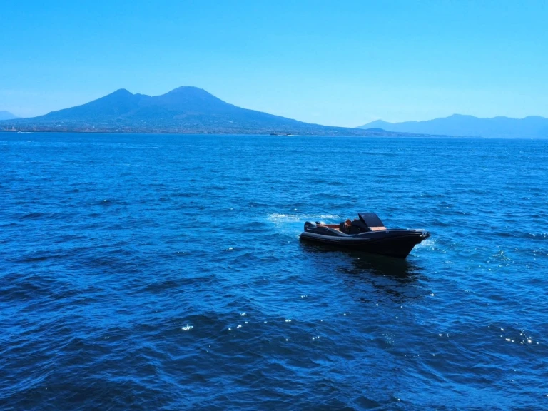 Louer Semi-rigide avec ou sans skipper Zar à Naples