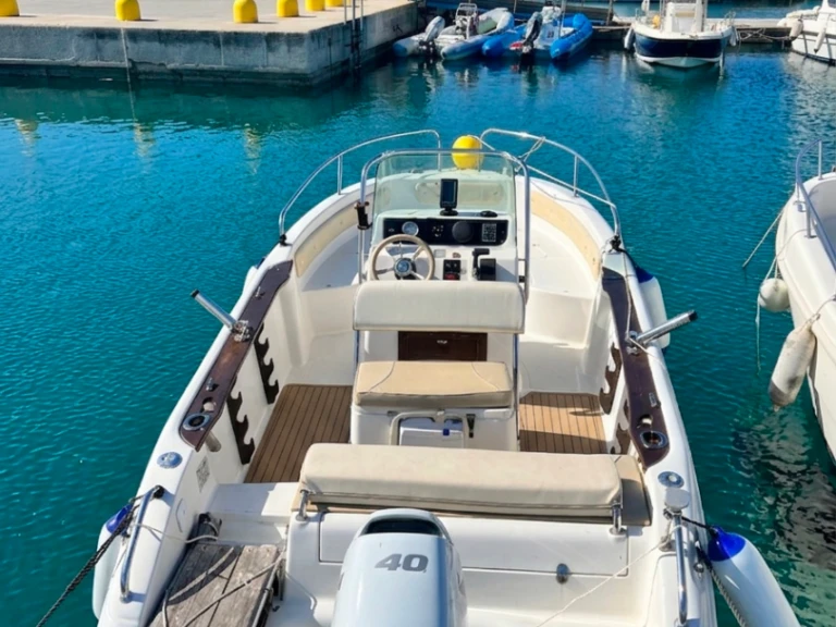 Louer Bateau à moteur avec ou sans skipper Marea à Brindisi