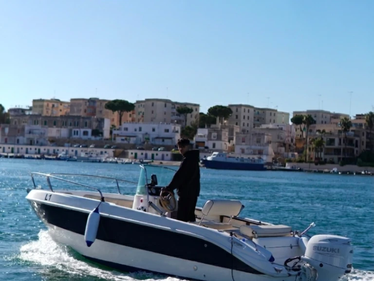 Bateau à moteur à louer à Brindisi au meilleur prix