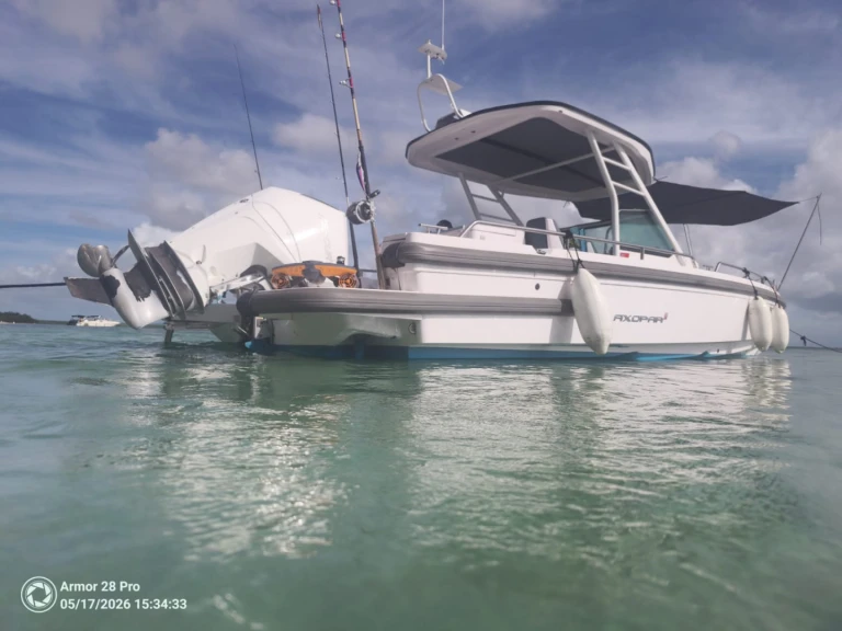 Location bateau Le Gosier pas cher Axopar 28 T-Top