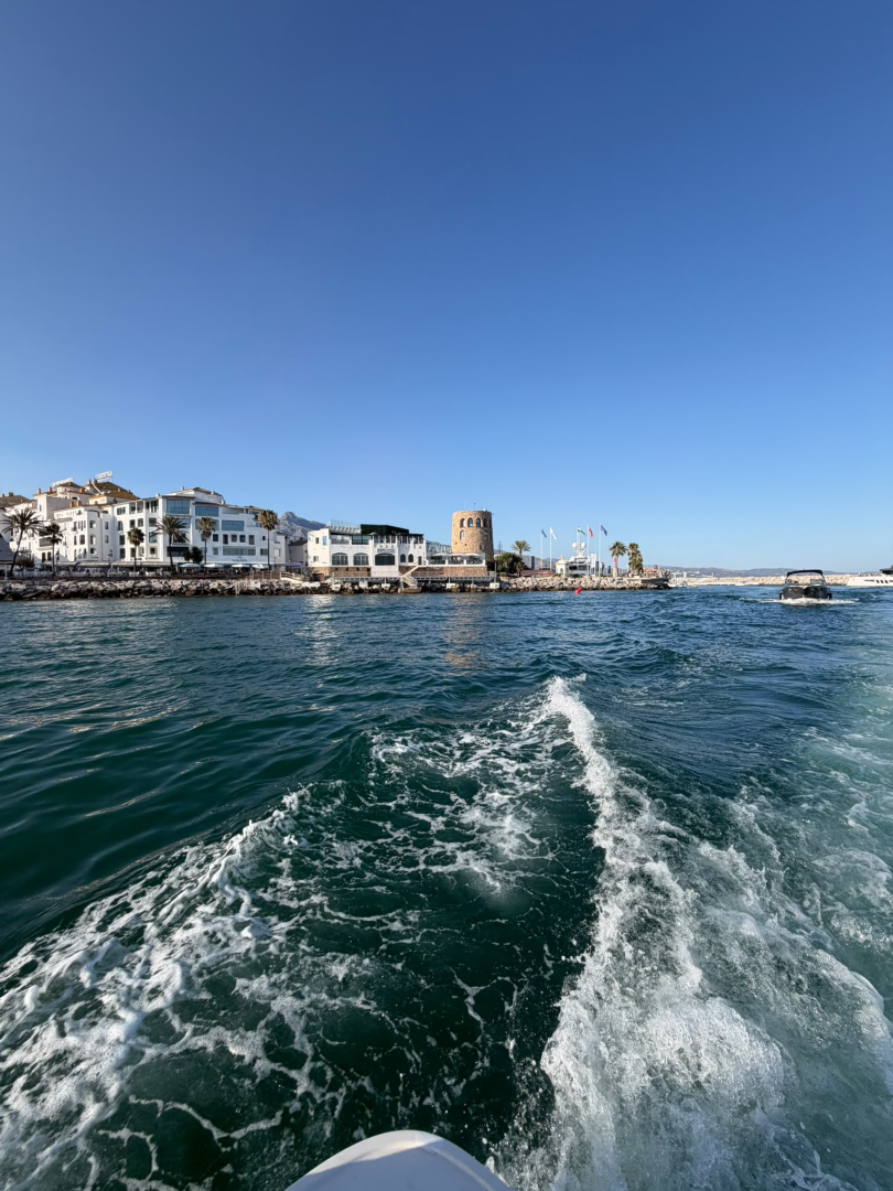 Louer Bateau à moteur avec ou sans skipper Monterey à Marbella