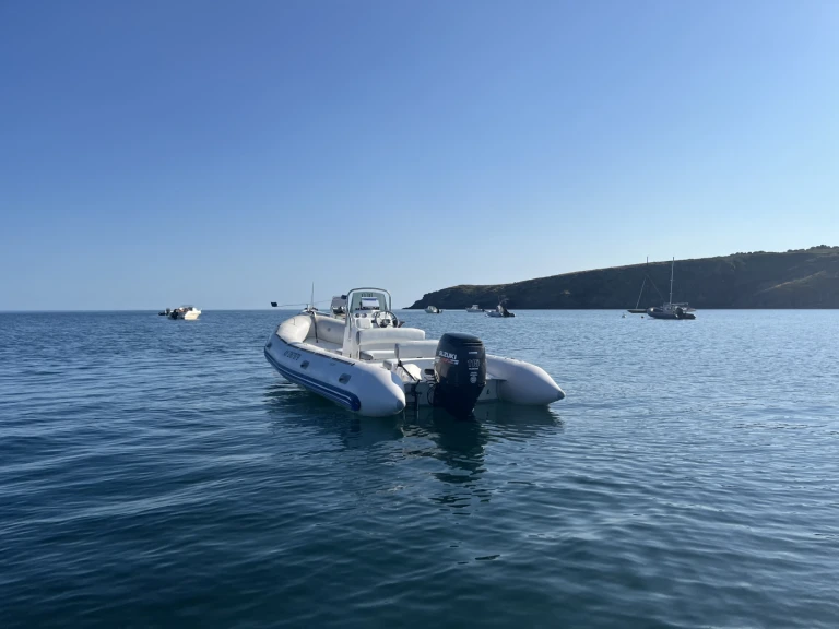 Location bateau Bombard Explorer 640 SB à Locmaria sur Samboat
