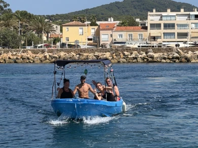 Charter a Yac fun  Yac fun 450 in Six-Fours-les-Plages on Samboat