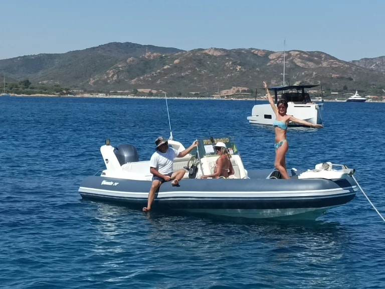 Location Semi-rigide Marlin Boat avec permis