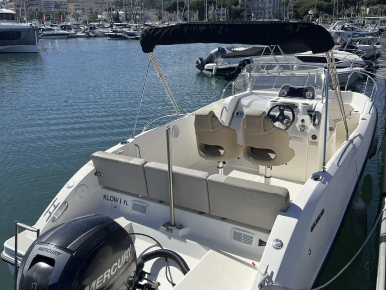Location bateau Marseille pas cher Activ 675 Open