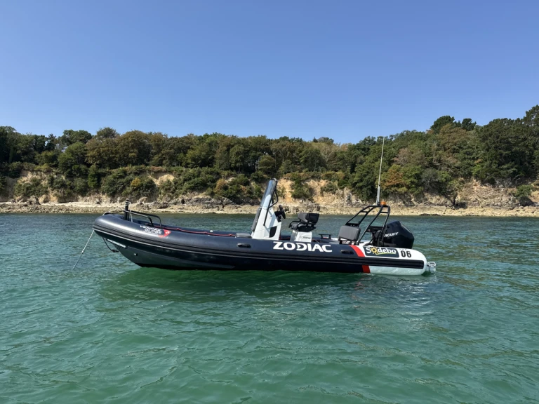 Location Semi-rigide Zodiac avec permis
