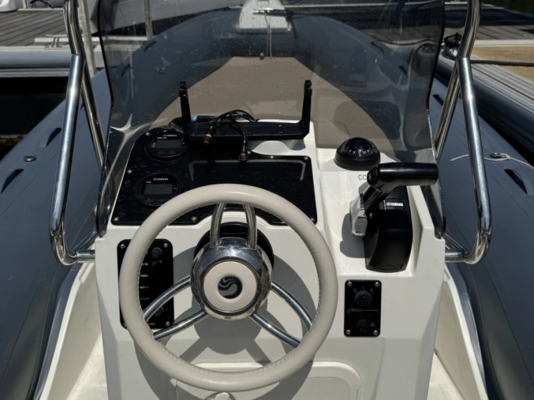 Location Semi-rigide Capelli avec permis