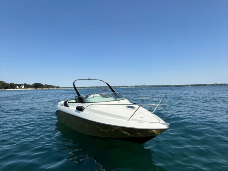 Louer Bateau à moteur avec ou sans skipper Bénéteau à La Forêt-Fouesnant
