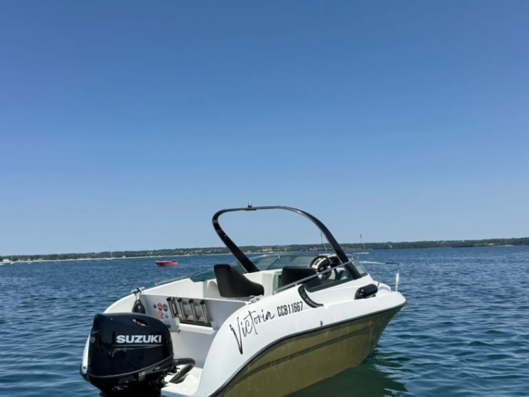 Location Bateau à moteur Bénéteau avec permis