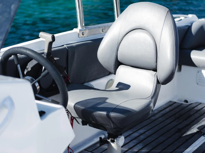 Louer Bateau à moteur avec ou sans skipper Poseidon à Gouviá