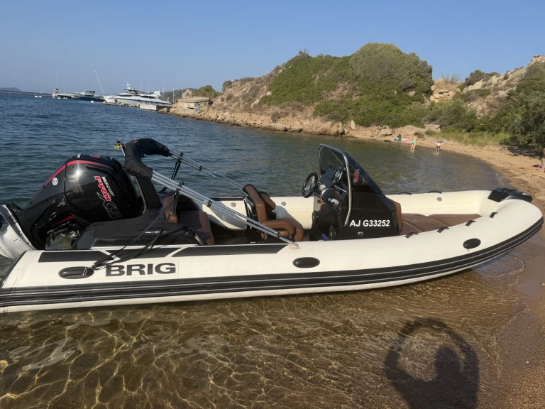 Louer Semi-rigide avec ou sans skipper Brig à Bonifacio