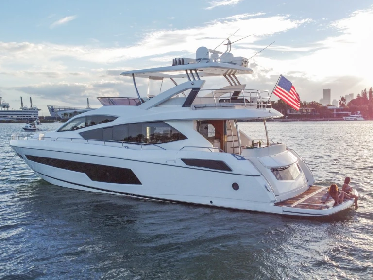 Sunseeker Asha a louer à Miami