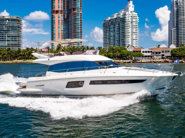 Location Yacht Prestige Yachts avec permis
