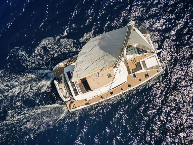 Louez un Fountaine Pajot NEOW à Caraïbes