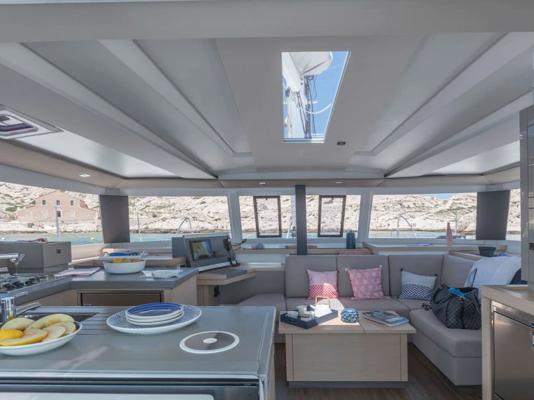 Location bateau Fountaine Pajot RISE à Grenade sur Samboat