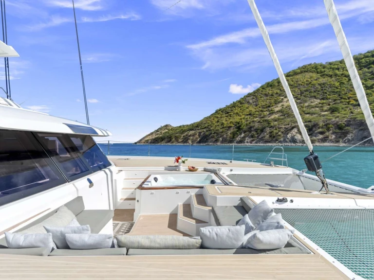 Location à Provence-Alpes-Côte d'Azur - Fountaine Pajot ADEONA sur SamBoat