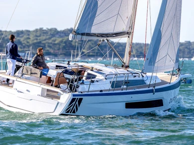 Charter a Dufour Dufour 37 in Harbor Island on Samboat