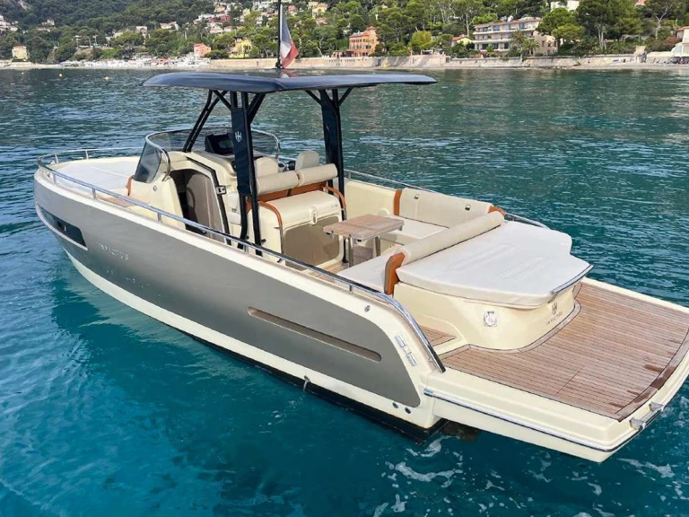Location Yacht Invictus  avec permis