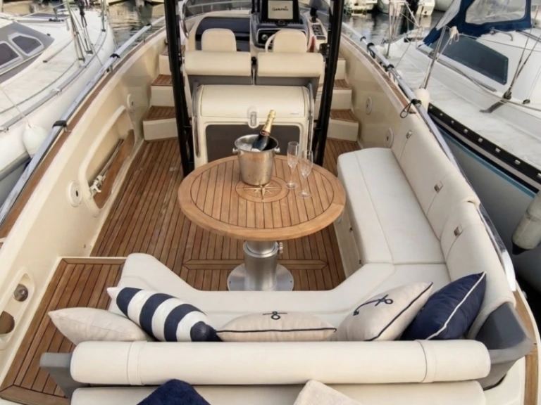 Invictus  Invictus 280 TT a louer à Mandelieu-la-Napoule