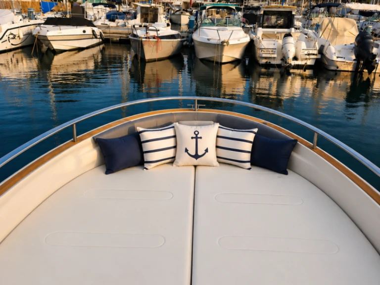 Location Yacht Invictus  avec permis